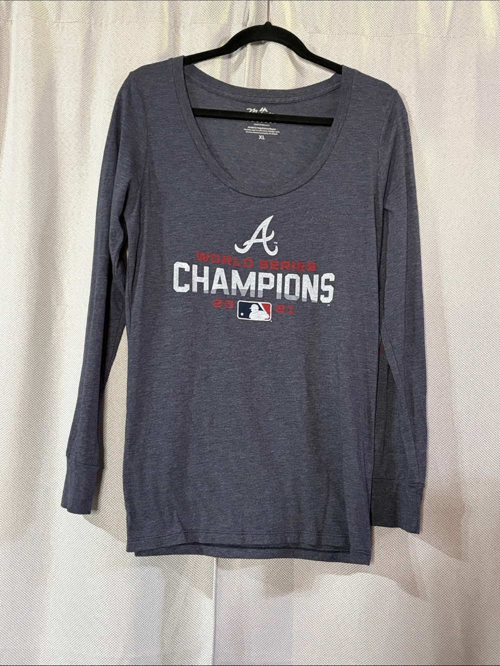 Women's Navy Atlanta Braves 'World Series Champions' Long Sleeve Scoop Neck Tee